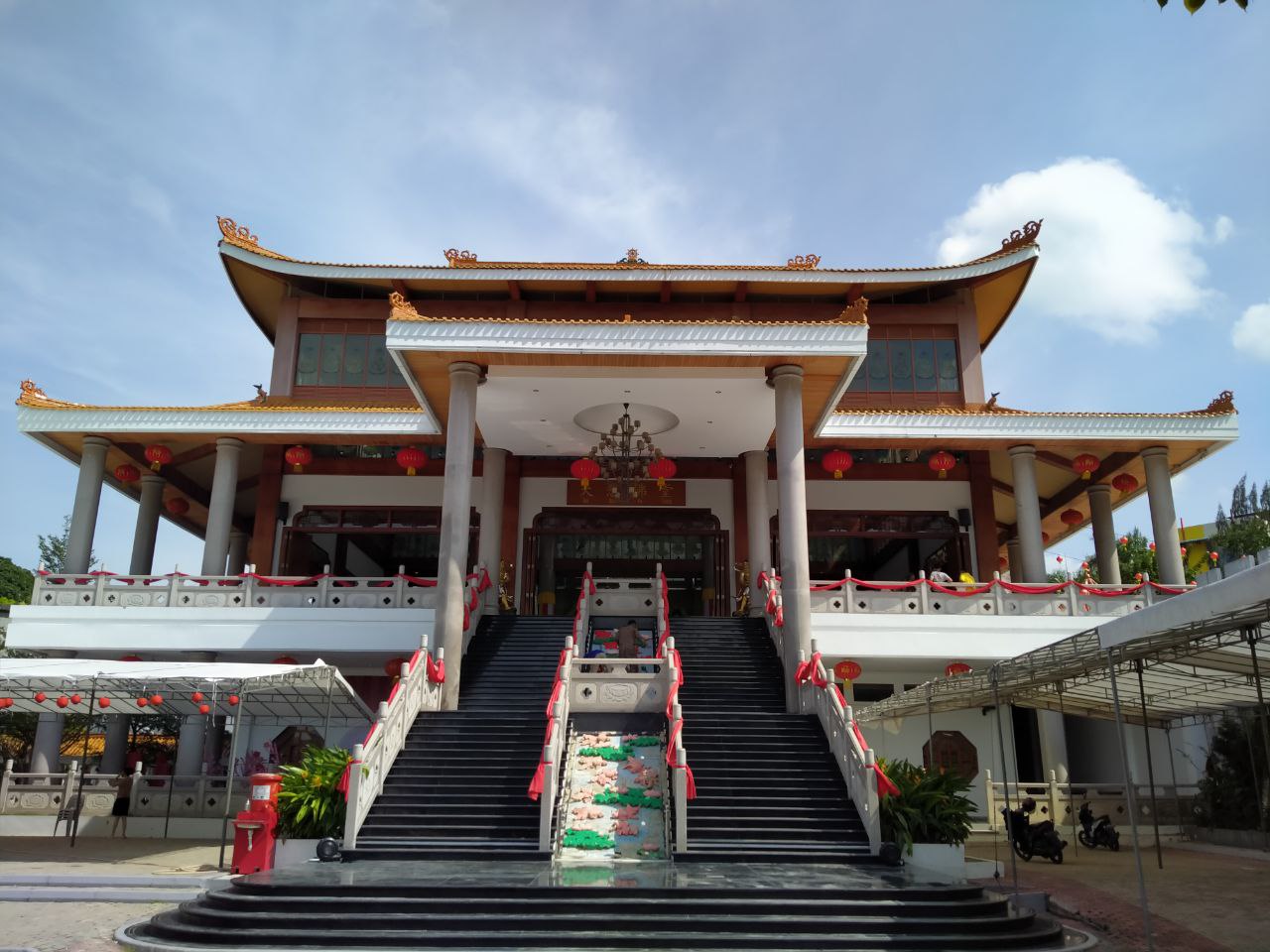 Wajah Molek Vihara Batam Bersolek Sambut Imlek