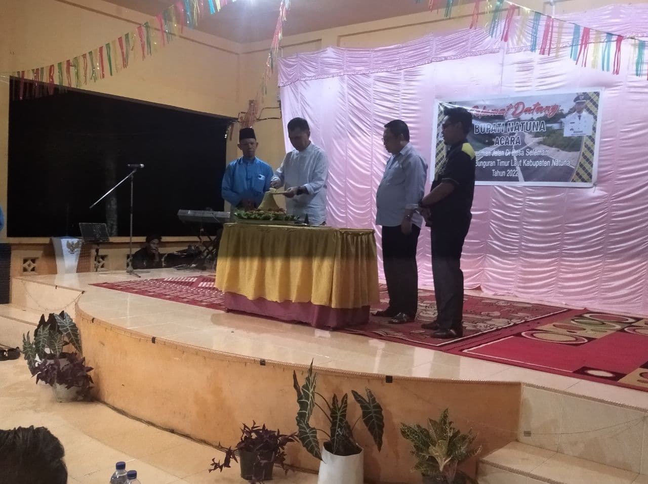 Akses Jalan Desa Selemam di Natuna Makin Baik