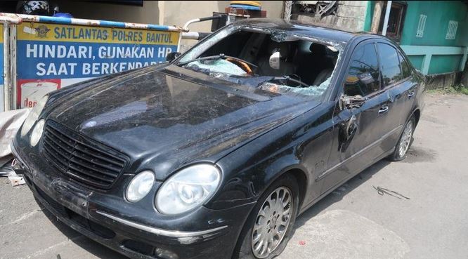 Jangan Sampai Mobil Diamuk Massa Terulang, Lakukan Ini jika Kecelakaan