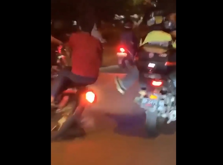 Remaja di Batam Nyaris Tewas, Stang Motor Tiba-tiba Ditendang Pengendara Lain