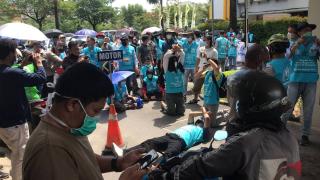 Pengungsi Afghanistan Demo di Depan Perumahan Mewah di Batam
