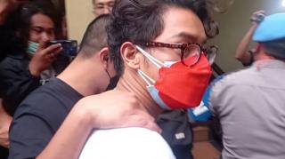 Ardhito Pramono Ditangkap Saat Menghisap Ganja di Rumahnya
