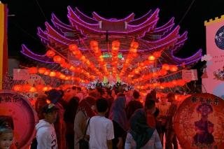 Warna-warni Imlek di Klenteng Hok Tek Bio Karimun Jadi Tempat Wisata Warga