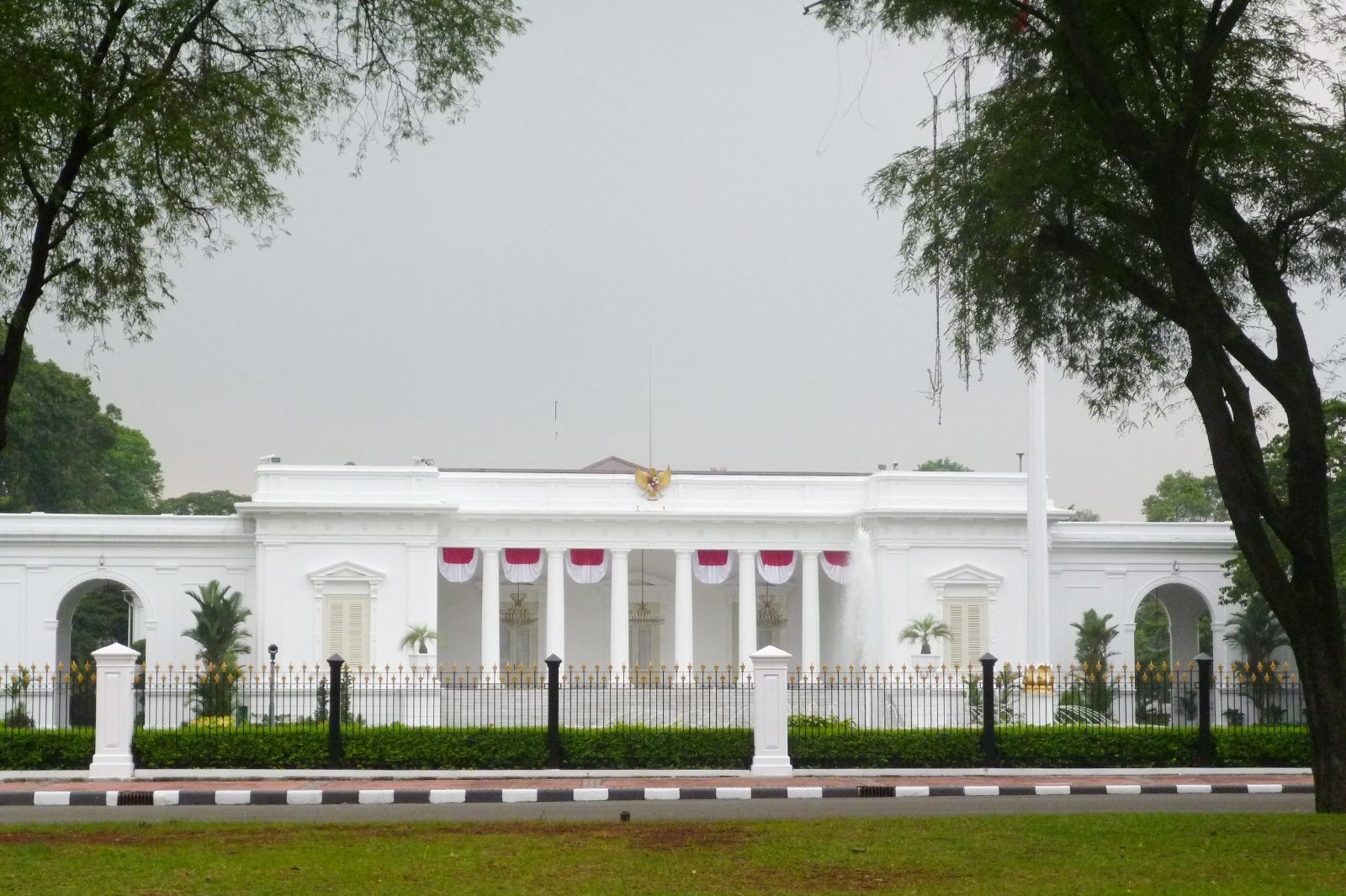 Istana Anggarkan Rp 8,3 Miliar Beli Mobil Baru, untuk Siapa?