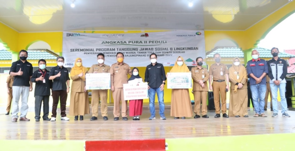 Ratusan Pelajar di Tanjungpinang dapat Bantuan Sepatu dari Kick Andy 