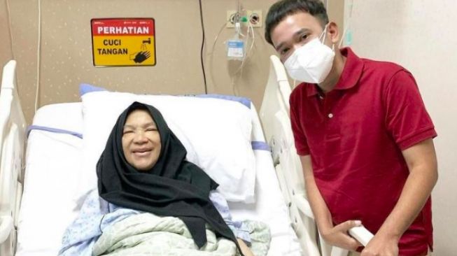 Terpapar Corona, Dorce Gamalama Langsung Drop Hingga Meninggal