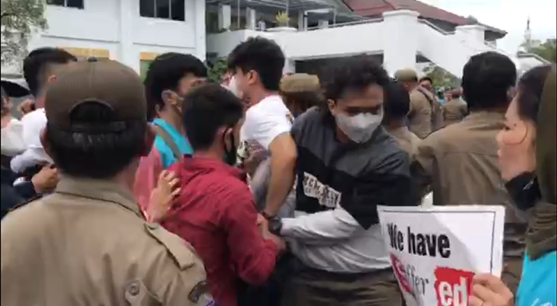 Unjuk Rasa Pengungsi Afghanistan di Batam Ricuh