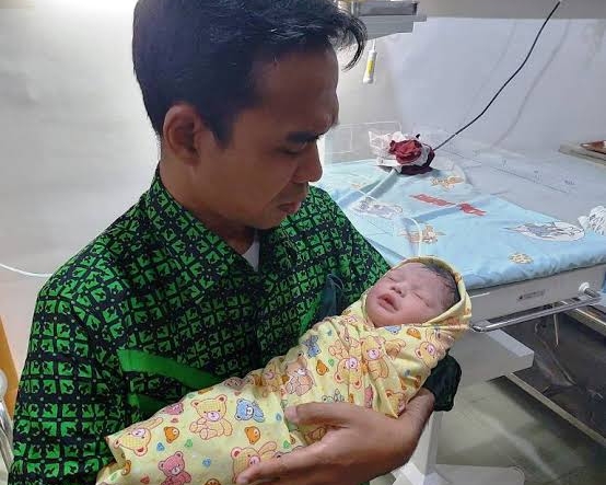 Selamat, UAS Dikaruniai Anak Pertama dari Fatimah Az Zahra