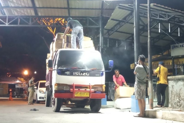 KPPBC Amankan Kapal Kayu Bermuatan Kasur di Tanjungpinang