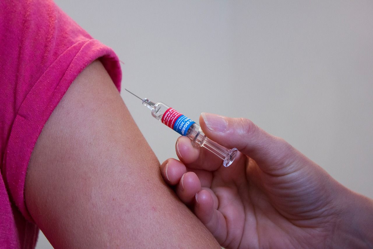 Menimbang Manfaat Vaksin Covid-19 Dosis Empat