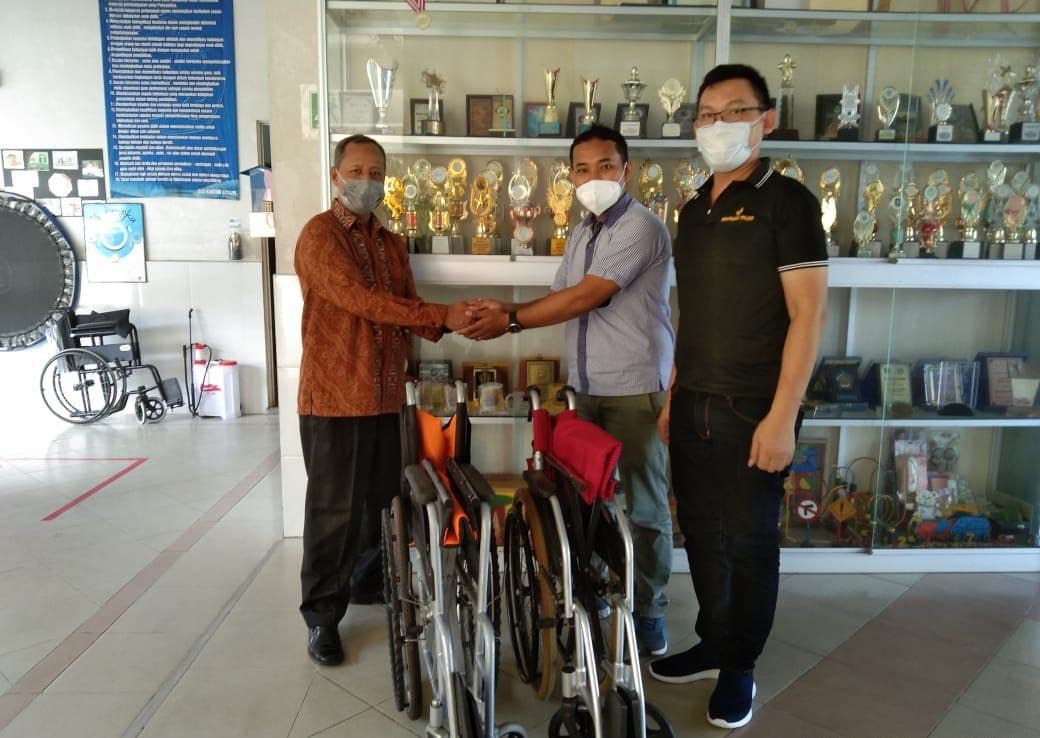 Rajawali Muda Beri Bantuan untuk Pelajar SLB di Batam
