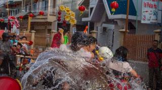 Festival Perang Air saat Perayaan Imlek di Meranti Ditiadakan