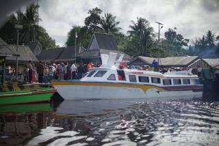 Speedboat Angkut Puluhan Penumpang Kandas di Perairan Binjai Natuna