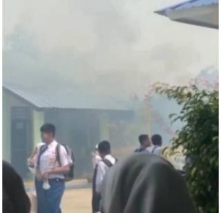 Karhutla Ancam Sekolah di Karimun, Siswa Terkepung AsapÂ 