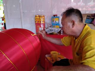 Mengenal Aseng, Penulis Doa dalam Lampion di Vihara Batam