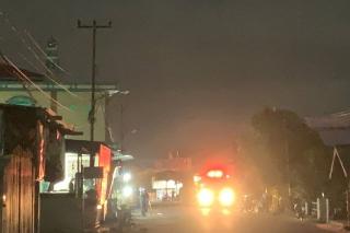 Ada Bunyi Ledakan, Kabel Listrik di Tebing Karimun Terbakar