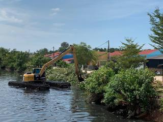 Dinas Bina Marga Batam Normalisasi Drainase di Sejumlah Titik Banjir