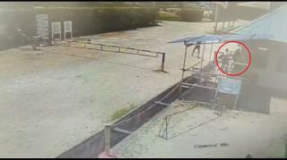 Aksi Brutal Pembacokan Sekuriti Galangan di Batam Terekam CCTV