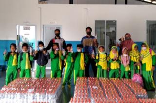 Pelajar SDIT di Lingga Ramai-ramai Datangi Pabrik AMDK Gunung Daik