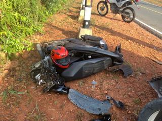 Pemotor Mahasiswa Hilang Kendali Tabrak Mobil di Lintas Barat Bintan