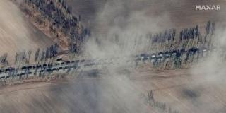 Penampakan Iringan Tank dan Militer Rusia Menuju Kiev
