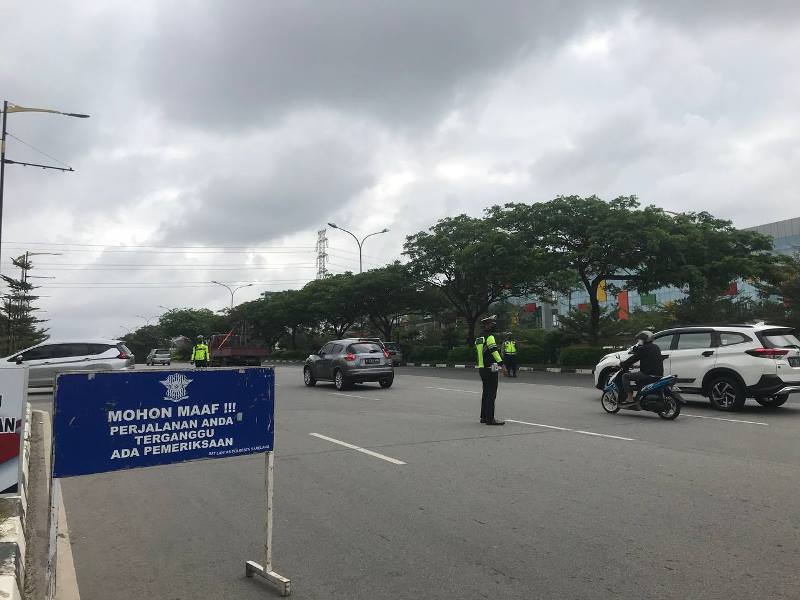 Puluhan Kendaraan Pengguna Pelat Akrilik Terjaring Razia di Sei Panas Batam