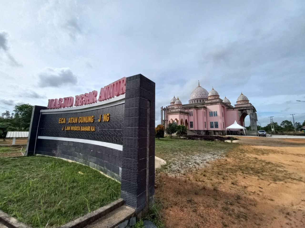 Pemprov Kepri Kucurkan Rp 920 Juta Poles Masjid Pink Bintan