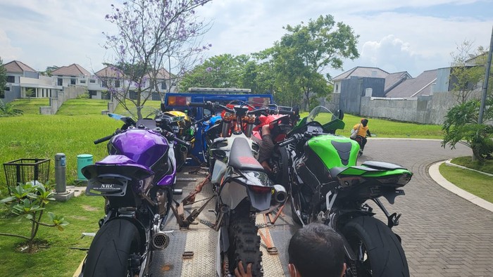 Diangkut Truk, Mobil dan Moge King Salmanan Disita Polisi