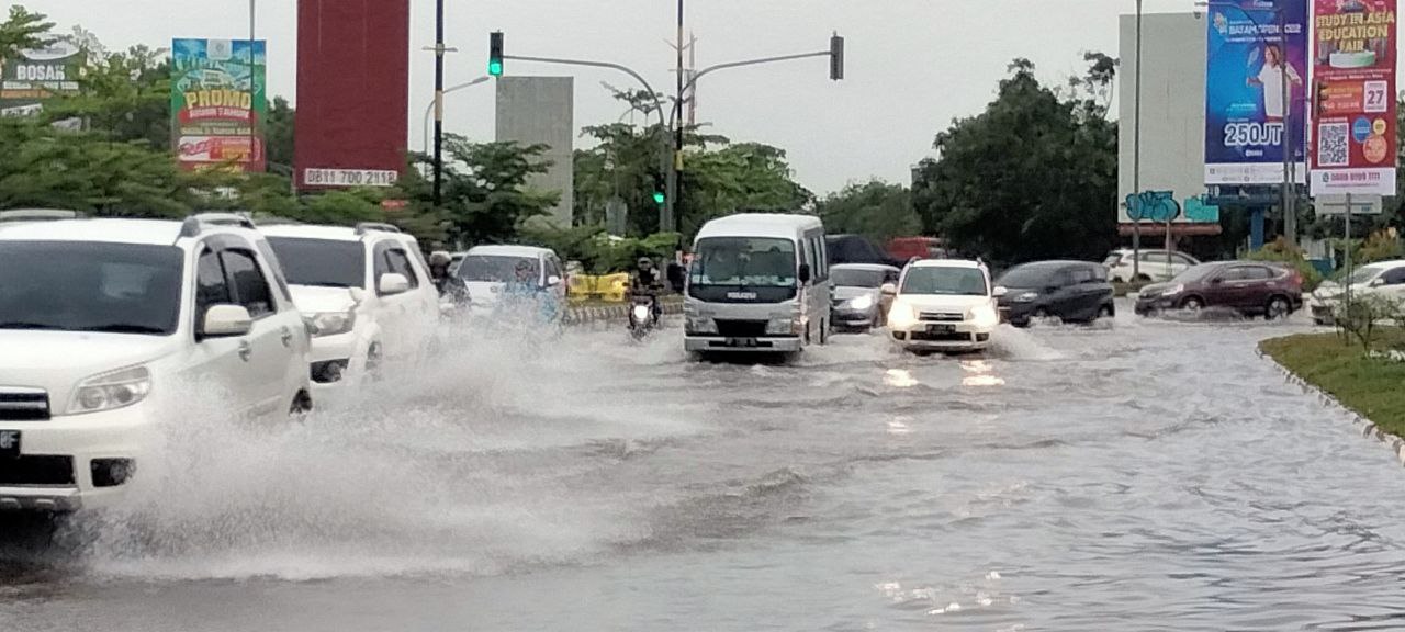 Simpang Frengki Tergenang Banjir Usai Hujan Deras
