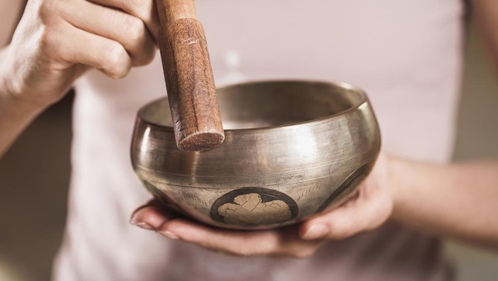 Viral Dipakai Pawang Hujan di Mandalika, Singing Bowl Bisa untuk Terapi