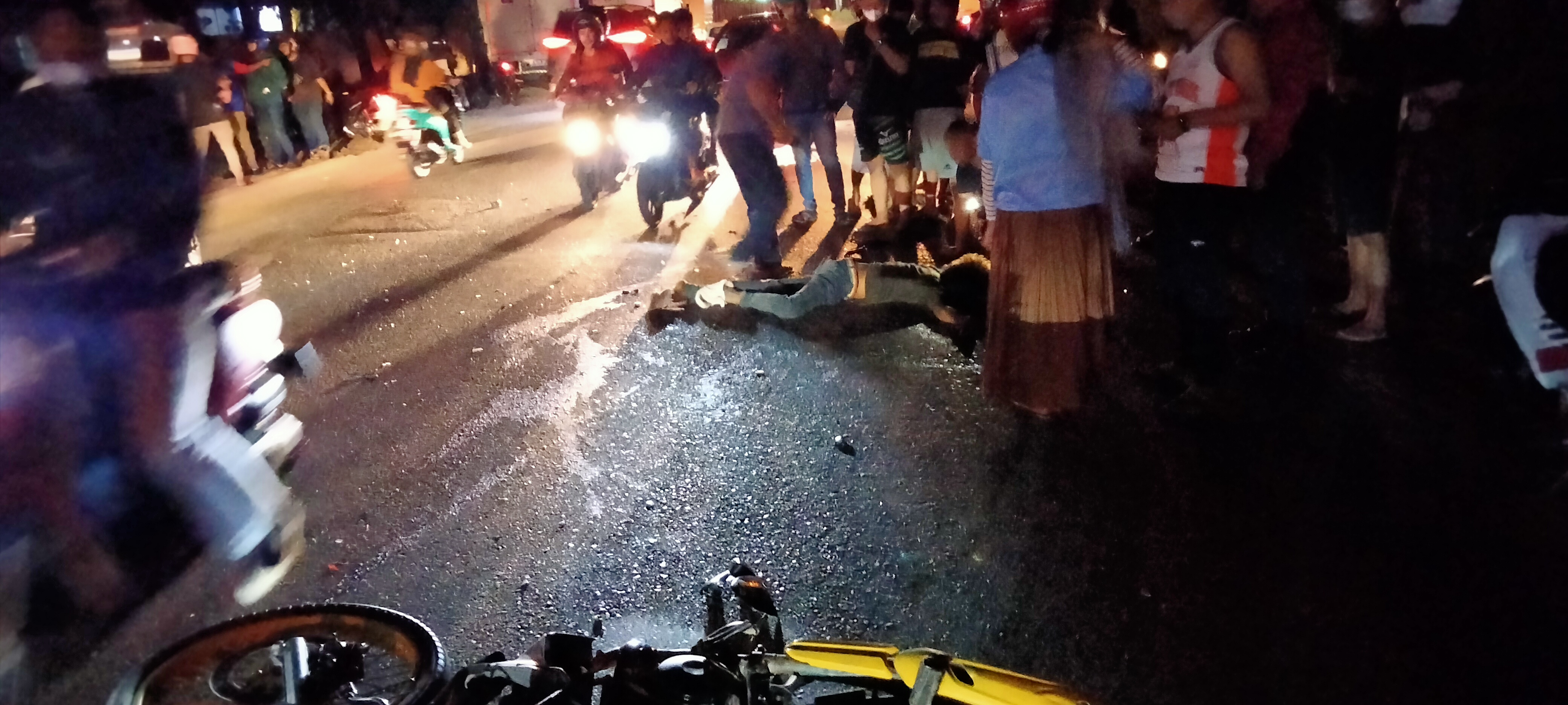Pemotor Kritis Tabrak Mobil Boks di Batam Center