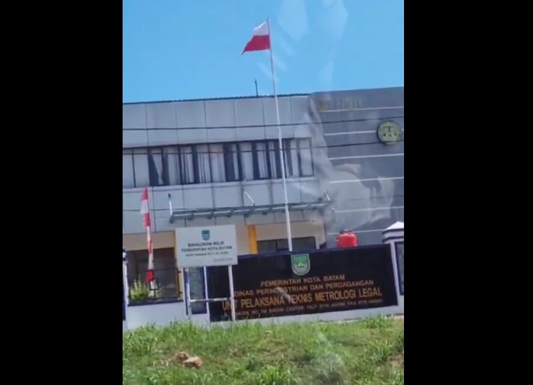 Gegara Bendera Terbalik, Kantor UPT di Batam Disebut Netizen Kedubes Polandia
