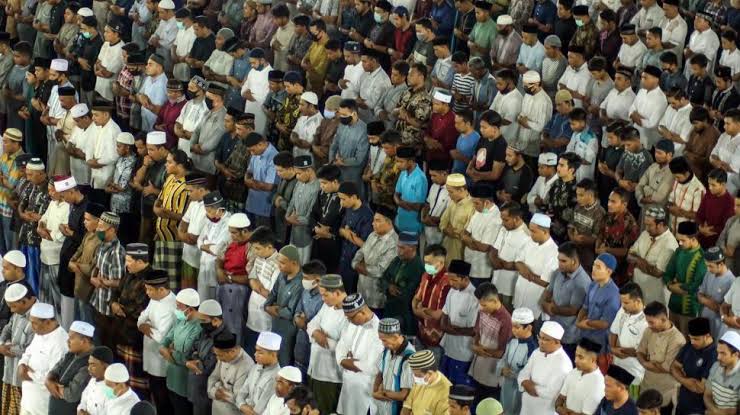 Tarawih di Masjid-masjid Batam Kini Sudah Boleh Tanpa Jarak