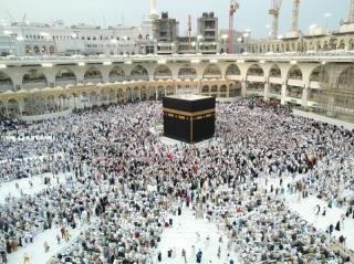 Arab Saudi Cabut Aturan Pembatasan Covid-19, Tak Ada Lagi Jaga Jarak di Masjid