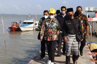 Ponton Pelabuhan Desa Parit Karimun Membahayakan, Curam dan Bisa Bikin Warga Terpeleset