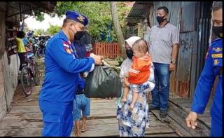 Ada Sembako Gratis, Emak-emak Serbu Gerai Vaksin Pesisir Polres Karimun