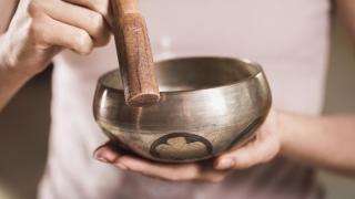 Viral Dipakai Pawang Hujan di Mandalika, Singing Bowl Bisa untuk Terapi