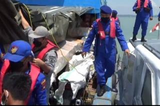 Polairud dan Bakamla Patroli Laut Cek Kapal Sembako di Karimun