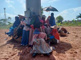 Keributan Tolak Tower SUTT, Warga Bandara Mas Cek-cok dengan PetugasÂ 