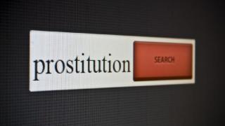 Polisi Ungkap Prostitusi, Suami Jual Istri ke Pria Hidung Belang via MiChat