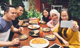 Satgas: Warga Boleh Bukber, Tapi Dilarang Ngobrol