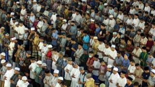 Tarawih di Masjid-masjid Batam Kini Sudah Boleh Tanpa Jarak
