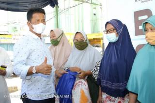 Wako Rudi Keliling Batam Jual Sembako Murah untuk Warga