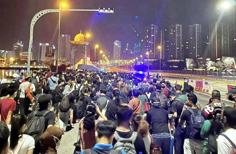 Pembukaan Perbatasan, Ribuan Orang Mengantre di Johor Causeway Sejak Dini Hari