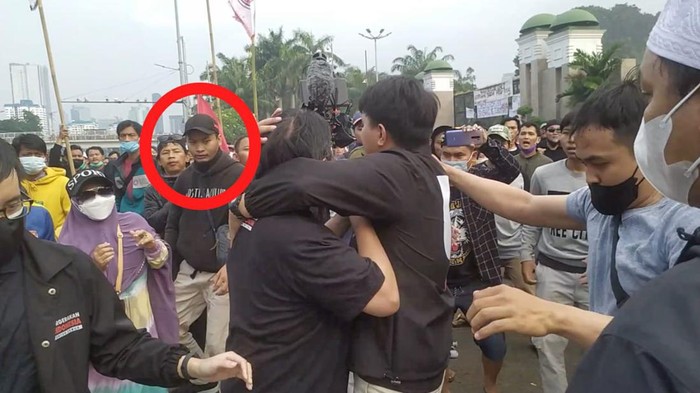 Apa Kabar Pria Pertama yang Pukul Ade Armando?