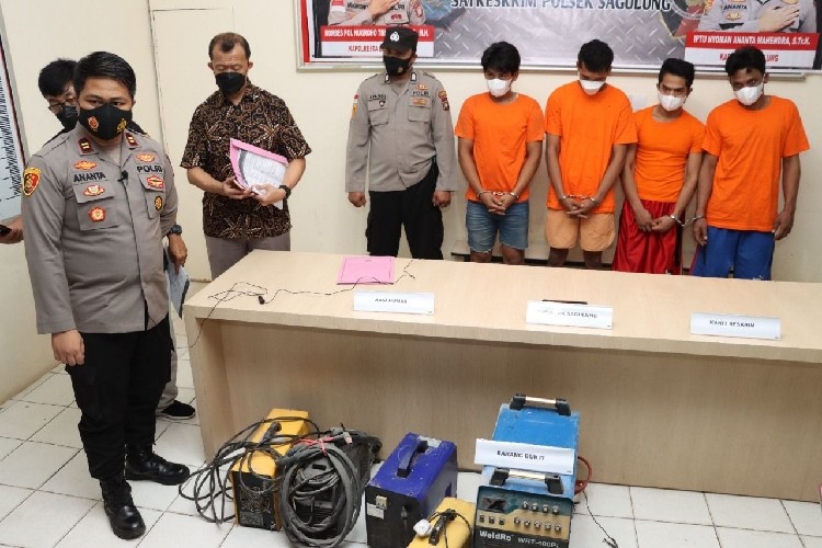 Empat Pencuri Mesin Las Perusahaan di Batam Ditangkap Polisi, Satu Masih Buron
