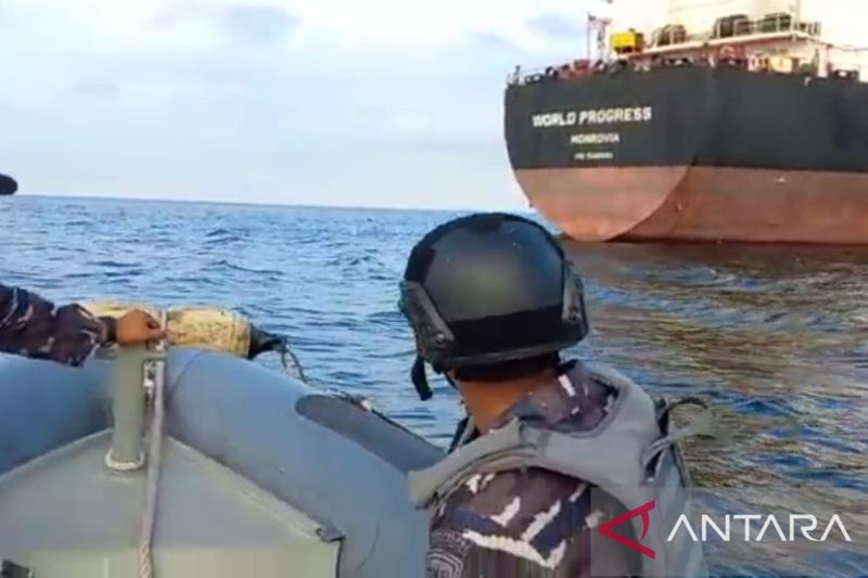 TNI AL Tangkap 2 Kapal Tanker Pengangkut Palm Oil dan CPO