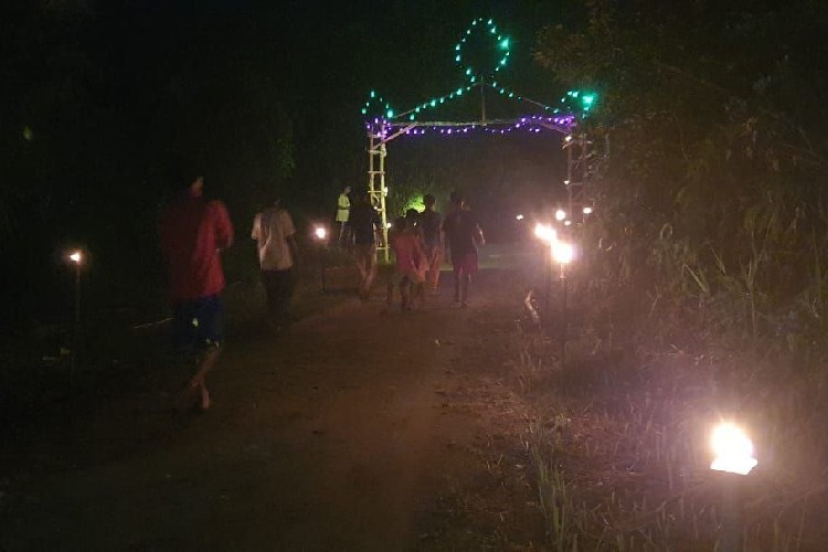 Ratusan Lampu Colok Hiasi Malam 27 Ramadan di Kampung Jawa Bintan