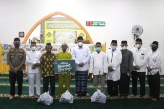 Roby Serahkan Hibah Rp 100 Juta untuk Pembangunan Masjid di Kijang