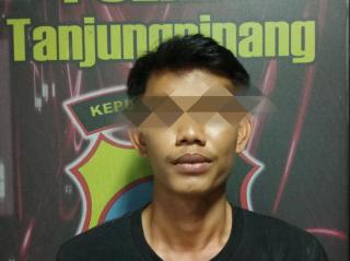 Anti Rugi Diselingkuhi, Pria Ini Rampas iPhone dan Dompet Pacarnya
